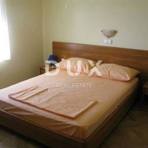 OTOK RAB, BARBAT - vila sa 5 apartmana i bazenom