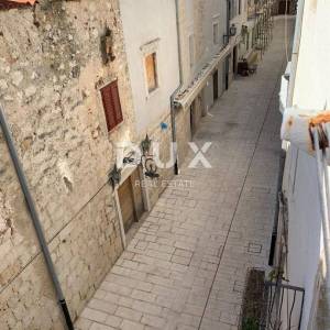 OTOK RAB, CENTAR GRADA RABA- stan u samom centru grada Raba