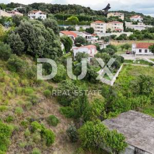 OTOK RAB, KAMPOR - građevinsko zemljište 2850 m2 pored mora