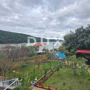 OTOK RAB, KAMPOR - Kuća s apartmanima 100 m od mora