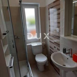 OTOK RAB, KAMPOR - Kuća s apartmanima 100 m od mora