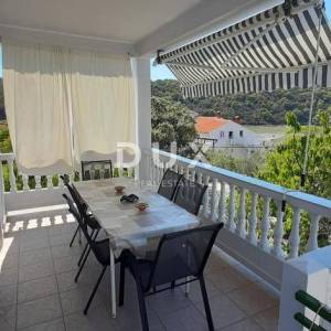 OTOK RAB, KAMPOR - Kuća s apartmanima 100 m od mora