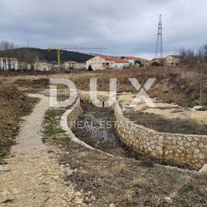 OTOK RAB, LOPAR - Građevinsko zemljište 1042m2 blizu centra 