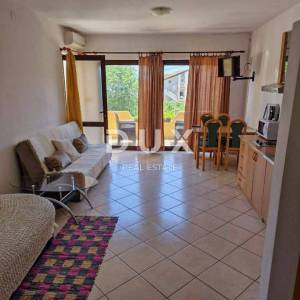 OTOK RAB, LOPAR - Kuća sa 6 apartmana pored Rajske plaže