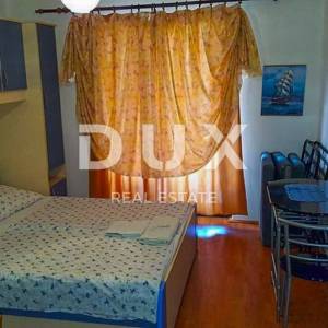 OTOK RAB, LOPAR - Kuća sa 6 apartmana pored Rajske plaže