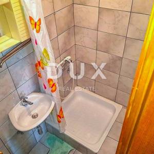 OTOK RAB, LOPAR - Kuća sa 6 apartmana pored Rajske plaže
