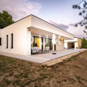 OTOK RAB, PALIT - Moderna vila s bazenom okružena prirodom