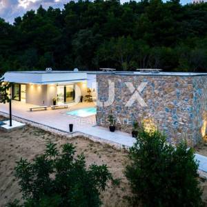 OTOK RAB, PALIT - Moderna vila s bazenom okružena prirodom