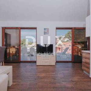 OTOK RAB, PALIT - Moderne vile s apartmanima nedaleko centra