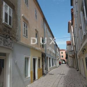 OTOK RAB - PRILIKA!! Kamena kuća u nizu za adaptaciju