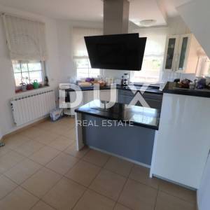 OTOK RAB, SUPETARSKA DRAGA - Apartmanska kuća na odličnoj lokaciji