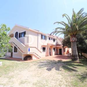 OTOK RAB, SUPETARSKA DRAGA - Apartmanska kuća na odličnoj lokaciji
