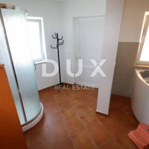 OTOK RAB, SUPETARSKA DRAGA - Apartmanska kuća na odličnoj lokaciji