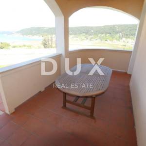 OTOK RAB, SUPETARSKA DRAGA - Apartmanska kuća na odličnoj lokaciji