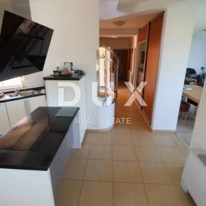 OTOK RAB, SUPETARSKA DRAGA - Apartmanska kuća na odličnoj lokaciji