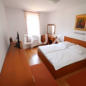 OTOK RAB, SUPETARSKA DRAGA - Apartmanska kuća na odličnoj lokaciji