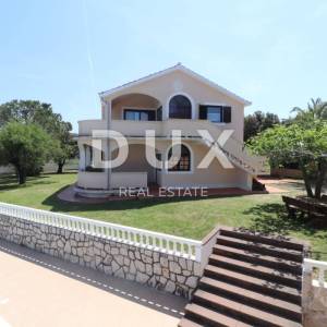 OTOK RAB, SUPETARSKA DRAGA - Prekrasna vila sa bazenom na odličnoj lokaciji