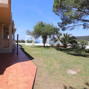 OTOK RAB, SUPETARSKA DRAGA - Prekrasna vila sa bazenom na odličnoj lokaciji
