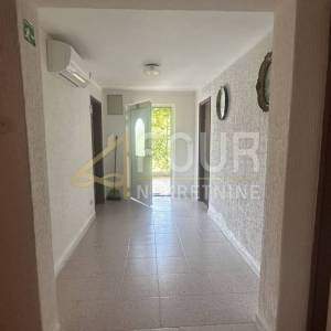 Otok Rab, Supetarska Draga, kuća s 5 apartmana, 1. red do mora