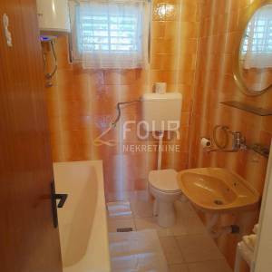 Otok Rab, Supetarska Draga, kuća s 5 apartmana, 1. red do mora