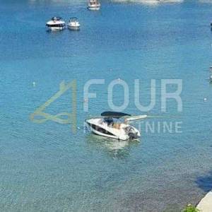 Otok Rab, Supetarska Draga, kuća s 5 apartmana, 1. red do mora