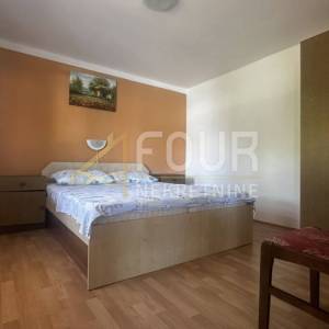 Otok Rab, Supetarska Draga, kuća s 5 apartmana, 1. red do mora