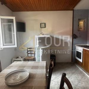 Otok Rab, Supetarska Draga, kuća s 5 apartmana, 1. red do mora