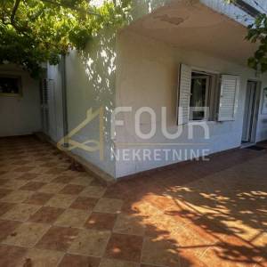 Otok Rab, Supetarska Draga, kuća s 5 apartmana, 1. red do mora