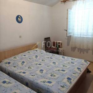 Otok Rab, Supetarska Draga, kuća s 5 apartmana, 1. red do mora