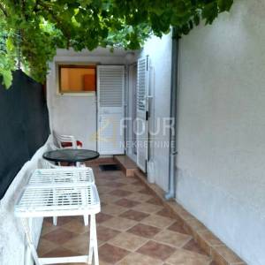Otok Rab, Supetarska Draga, kuća s 5 apartmana, 1. red do mora