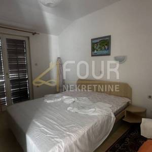 Otok Rab, Supetarska Draga, kuća s 5 apartmana, 1. red do mora