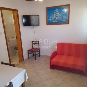 Otok Rab, Supetarska Draga, kuća s 5 apartmana, 1. red do mora