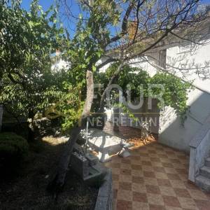 Otok Rab, Supetarska Draga, kuća s 5 apartmana, 1. red do mora