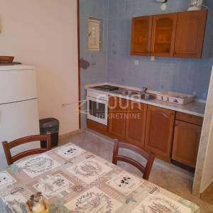 Otok Rab, Supetarska Draga, kuća s 5 apartmana, 1. red do mora