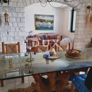 OTOK ŠOLTA - Prekrasna kamena kuća s pogledom na more