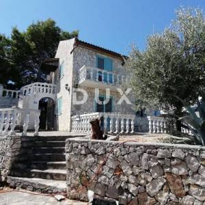 OTOK ŠOLTA - Prekrasna kamena kuća s pogledom na more