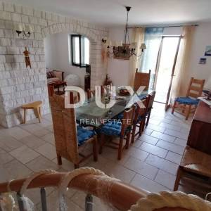 OTOK ŠOLTA - Prekrasna kamena kuća s pogledom na more