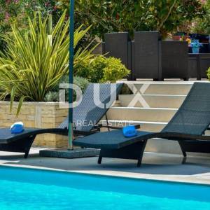 OTOK UGLJAN, KUKLJICA - Prekrasna apartmanska vila s bazenom