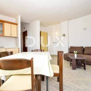 OTOK UGLJAN, KUKLJICA - Prekrasna apartmanska vila s bazenom
