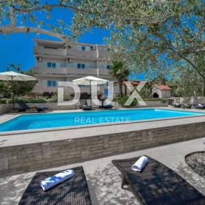 OTOK UGLJAN, KUKLJICA - Prekrasna apartmanska vila s bazenom