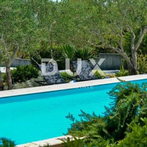 OTOK UGLJAN, KUKLJICA - Prekrasna apartmanska vila s bazenom