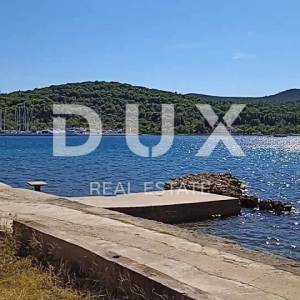 OTOK UGLJAN, SUTOMIŠĆICA - Građevinsko zemljište s direktnim pristupom moru