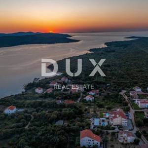 OTOK UGLJAN, UGLJAN - Prekrasna kamena vila s bazenom