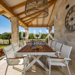 OTOK UGLJAN, UGLJAN - Prekrasna kamena vila s bazenom