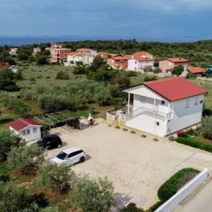 OTOK VIR - Apartmanska kuća na prostranoj parceli