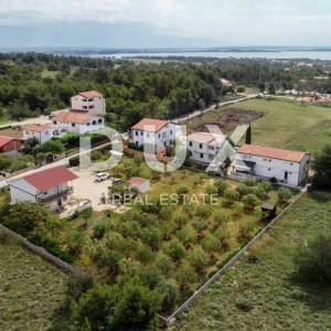 OTOK VIR - Apartmanska kuća na prostranoj parceli