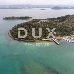 OTOK VRGADA - Građevinsko zemljište 1. red do mora