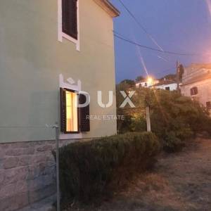 OTOK VRGADA - lijepa samostojeća kuća blizu mora