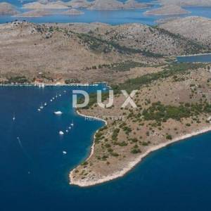 OTOK ŽUT – Ekskluzivno zemljište 300.000 m² 