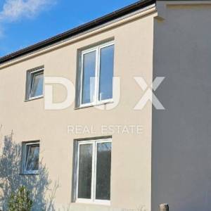 PAG, GRAD PAG - Kuća s 4 apartmana i prostranom okućnicom 